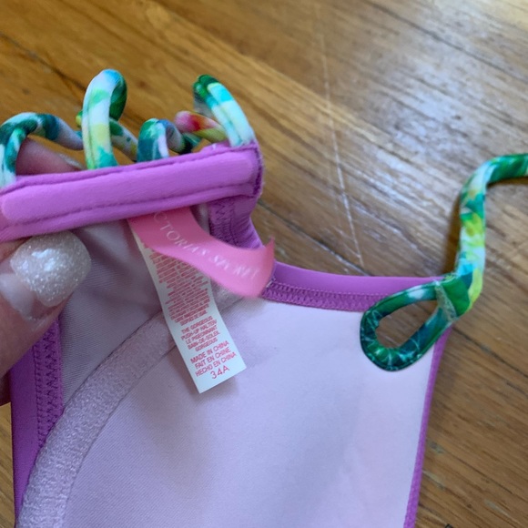 Bundle of Two VS push-up bathing suit tops - Picture 7 of 8